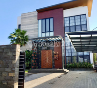 VILLA LUX GRAHA METROPOLITAN GOLF VIEW