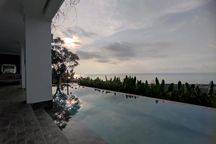 Luxury villa colonial style full view laut abadi di pantai lovina singaraja