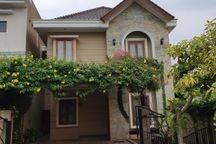Rumah Model Eropa dijual cepat & murah di Villa Cinere Mas