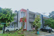 Disewakan Mess Karyawan 2 Lt, Hoek Di Lippo Cikarang. Kost Exclusive 13 Kamar Full Furnished.