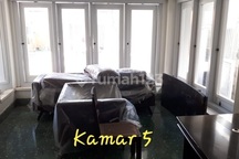 Rumah bergaya Kolonial Belanda Di pusat kota Solo.