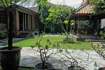 Rumah klasik dan etnik. Sangat elegan plus gazebo. Cocok untuk hunian dan investasi yang sangat nyaman dan istimewa tentunya