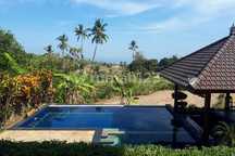 NICE HOUSE CENTRAL OF LOVINA