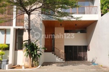 Disewakan Rumah Dalam Townhouse Full Furnished