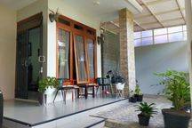 RUMAH MEWAH DI PERUM ARAYA TAMAN GOLF UTAMA, ARAYA, MALANG