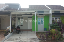 TERMURAH siap huni, tinggal bawa koper ‼️ Sudah ada lemari, Selangkah ke Stasiun, Sewa cuma 12jt