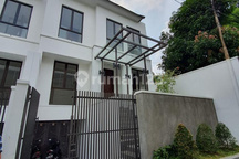 Townhouse Baru Daerah Permata Hijau 3 Lantai Semi Furnished