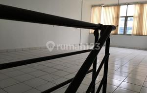 Ruko siap pakai di jalan utama kopo mas 5 menit dari tol kopo disewakan