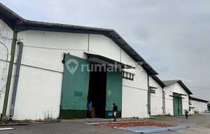 Warehouse in Tambak Langon, Strategic Location, Available for Monthly Rent.