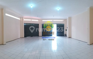 Strategic location shophouse in Banjarsari, Solo.