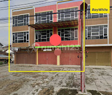 Shop house, 3 doors, 3 floors, Metro area.