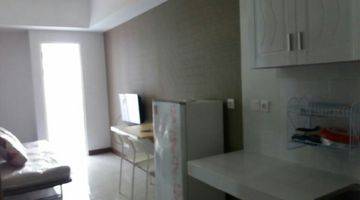 Gambar 5 Apartemen Full Furnish view pool