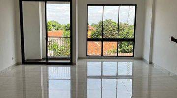 Gambar 3 Dijual segera Llyod Apartemen 2BR