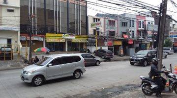 Gambar 2 Ruko + Foodcourt Taman Ratu Sangat Ramai