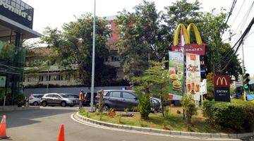 Gambar 1 , THE BUILDING USED by Mc Donald