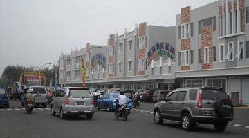 Gambar 3 Kios Pasar Modern Modernland Tangerang Hadap Jalan Raya 