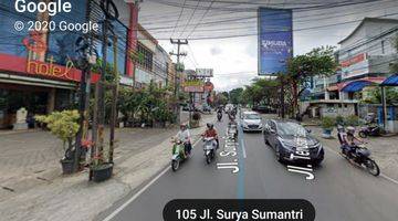 Gambar 3 Ruko mainroad Surya Sumantri dekat Maranatha dan Setrasari Mall.