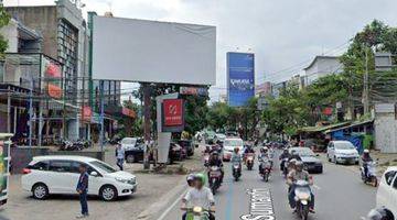 Gambar 4 Ruko mainroad Surya Sumantri dekat Maranatha dan Setrasari Mall.