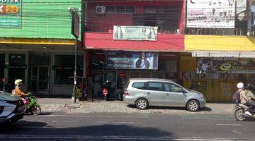 Gambar 2 Rumah Toko di Pinggir jalan besar