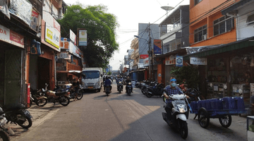 Gambar 5 Toko Tempat usaha spare part motor lokasi strategis di Kebon Jeruk III, Hayam wuruk Jakarta Kota