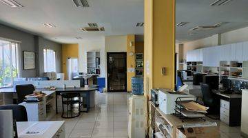 Gambar 2 Dijual Gedung kantor asri furnished baru.