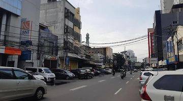 Gambar 5 Ruang usaha LT 1050 m ada 2 pintu masuk di pecenongan Jakarta Pusat