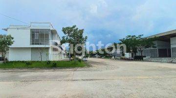 Gambar 4 DIBAWAH HARGA PASAR TOWNHOUSE HADAP PASAR SEGAR BUANA CENTRAL PARK DI TEMBESI