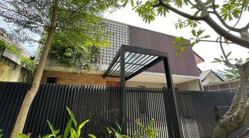 Gambar 1 Rumah modern tropical style 2 lantai villa nyaman lebak bulus