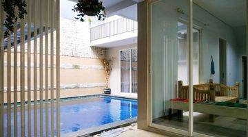 Gambar 1 Rumah Hook Private Swimming Pool Forest Mansion Surabaya Barat