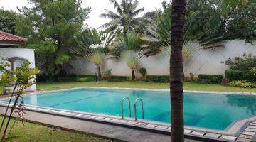 Gambar 1 Dijual Rumah Mewah dengan swimming pool di ampera raya