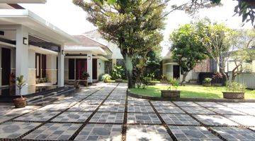 Gambar 2 Rumah Villa di Laweyan Solo bonus Swimmingpool