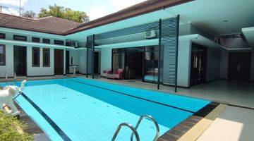 Gambar 4 Rumah Villa di Laweyan Solo bonus Swimmingpool