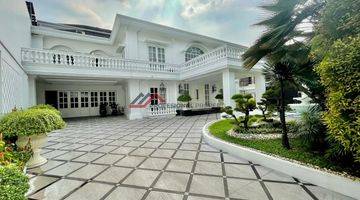 Gambar 1 Rumah desaign klasik modern fully furnished area premiun pejaten barat