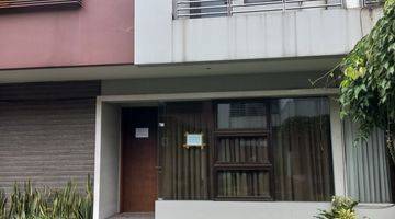 Gambar 2 Rumah maple Townhouse 3 Lantai di Sayap pasteur Bandung