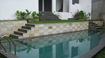 Gambar 1 Luxury house di dalam Cluster Mewah di lebak Bulus