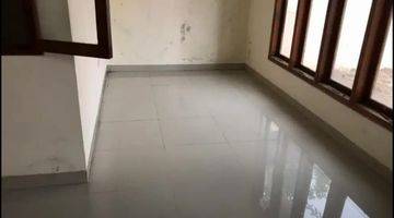 Gambar 4 Rumah 1 lantai perlu renovasi, bebas banjir, lokasi stategis di Deplu Bintaro. 