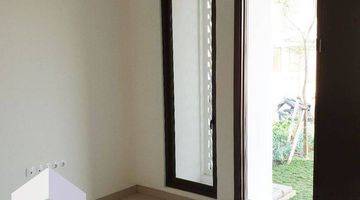 Gambar 3 Rumah 2 Lantai Baru Unfurnished SHM di Summarecon, Bandung