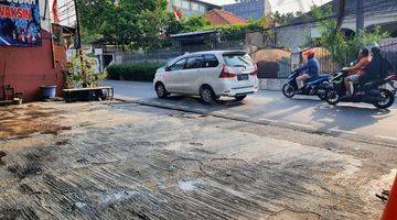 Gambar 1 Di  Tempat cuci Mobil daerah kemanggisan.