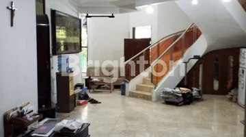 Gambar 3 RUMAH 2.5 LANTAI SIAP HUNI DI INTERCON KEBON JERUK