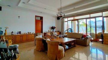 Gambar 4 Rumah Lux Semi Furnished di jalan Sirnamanah, Bandung