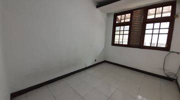 Gambar 1 Rumah Tenang Luas Tepi  Jalan Raya Ada Jalur Angkot Cocok Kantor / Usaha .untuk #rumahtinggal #kantor #usaha#klinik #storage /Gudang #siaphuni #as It Is #swimmimgpool, Terusan Area Taman Wijaya Kusuma.