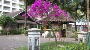 Gambar 2 Villa Bagus langsung menghadap pantai di Serang, Anyer, Banten.