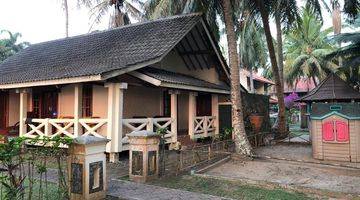 Gambar 4 Villa Bagus langsung menghadap pantai di Serang, Anyer, Banten.