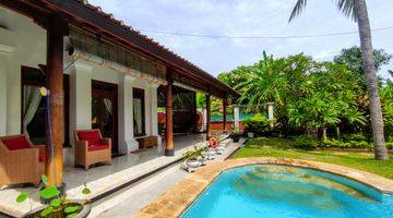 Gambar 1 A STUNNING VILLA LOCATED IN THE HEART OF KALIBUKBUK LOVINA