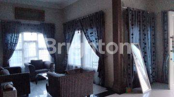 Gambar 5 RUMAH 3 LANTAI FULL FURNISH DEPAN DOME RING ROAD, PAS DI BELAKANG KANTOR PERTANAHAN