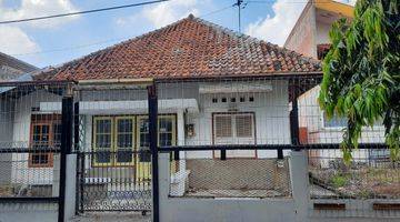 Gambar 4 RUMAH DI JL. TAMAN MALUKU, SEMARANG