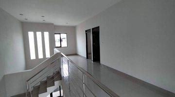 Gambar 2 Rumah 2 Lantai Bagus Unfurnished SHM di Moch Toha, Bandung