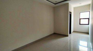 Gambar 3 Rumah 2 Lantai Bagus Unfurnished SHM di Moch Toha, Bandung