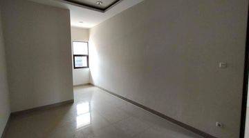 Gambar 4 Rumah 2 Lantai Bagus Unfurnished SHM di Moch Toha, Bandung