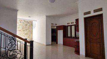 Gambar 2 Rumah 2 Lantai Bagus Unfurnished SHM di Taman Kopo Indah, Bandung